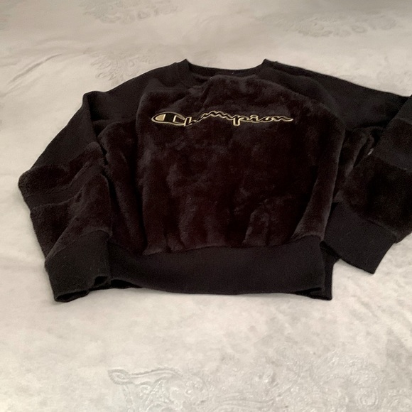 Champion fluffy sweatshirt. - Picture 1 of 4